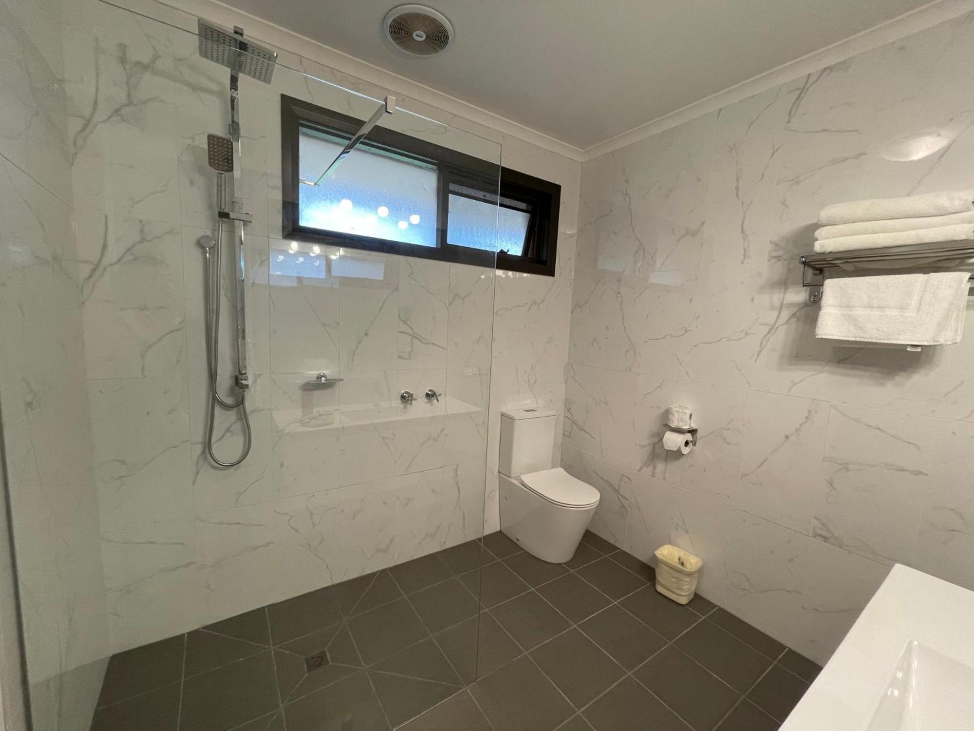 Golden Chain Country Plaza Motel هولز غاب المظهر الخارجي الصورة