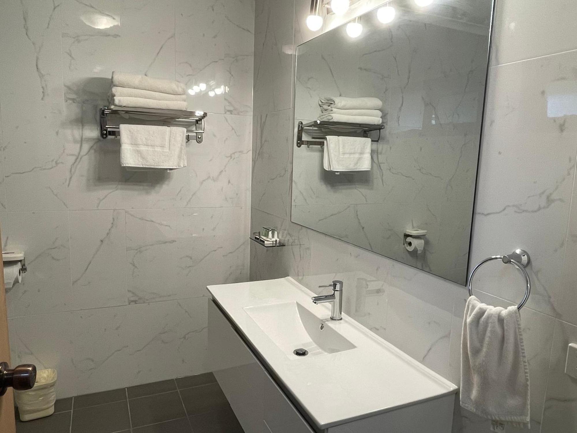 Golden Chain Country Plaza Motel هولز غاب المظهر الخارجي الصورة