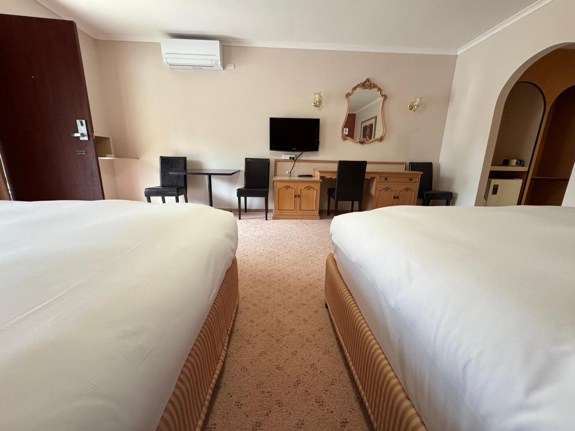 Golden Chain Country Plaza Motel هولز غاب المظهر الخارجي الصورة